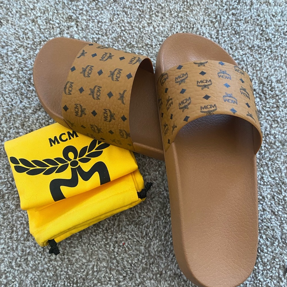 ⚜️MCM Slide Sandals